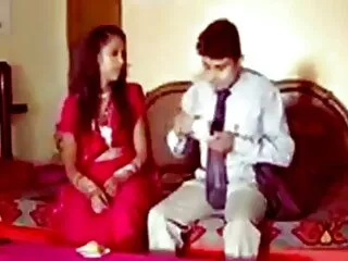 काली हिंदी सेक्सी मूवी एचडी वीडियो बिल्ली खा रहा है