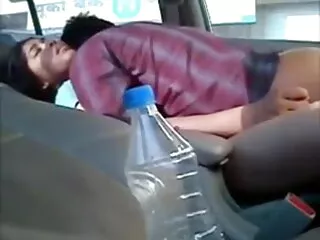 लंबा गोरा सौंदर्य पैर फैलाता है और उसकी गीली सेक्सी फिल्म वीडियो फुल बिल्ली के साथ खेलता है फिर चुदाई करता है