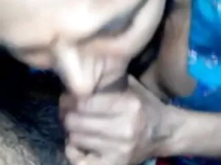 लंबे और सेक्सी हिंदी वीडियो मूवी कठोर डिल्डो के साथ खेलना