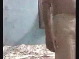 एडिटा अपनी योनि में एक स्पेकुलम के साथ संभोग करती सेक्सी पिक्चर फुल मूवी है