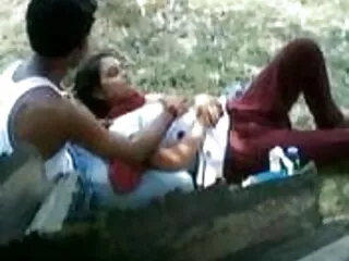 सुनहरे बालों वाली आकर्षक हिंदी में सेक्सी वीडियो मूवी खुद